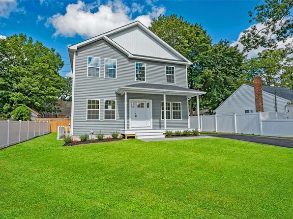 63 10th Street, Ronkonkoma, NY 11779