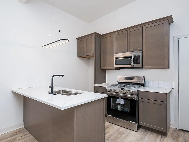 1907 S Blue Island Ave #4 — Photo 16