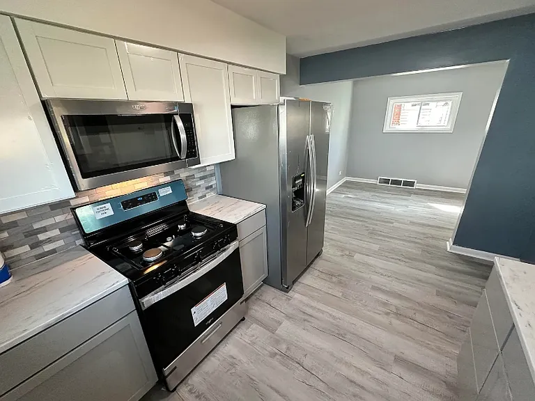 4116 Cortland Ave — Photo 3