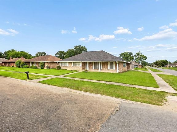 2nd image of 3634 Edgemont Dr
