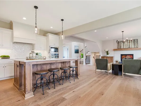 25178 W 91st Ter, Lenexa, KS 66227