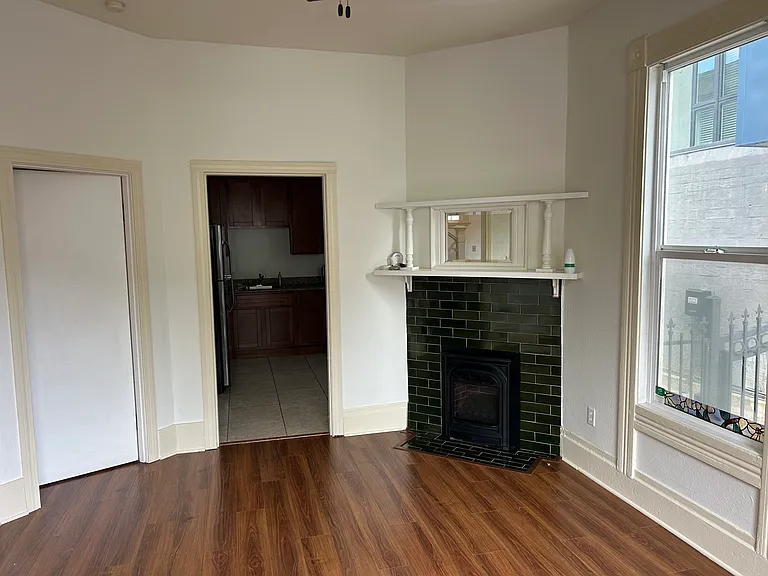 572 21st St #1 — Photo 8