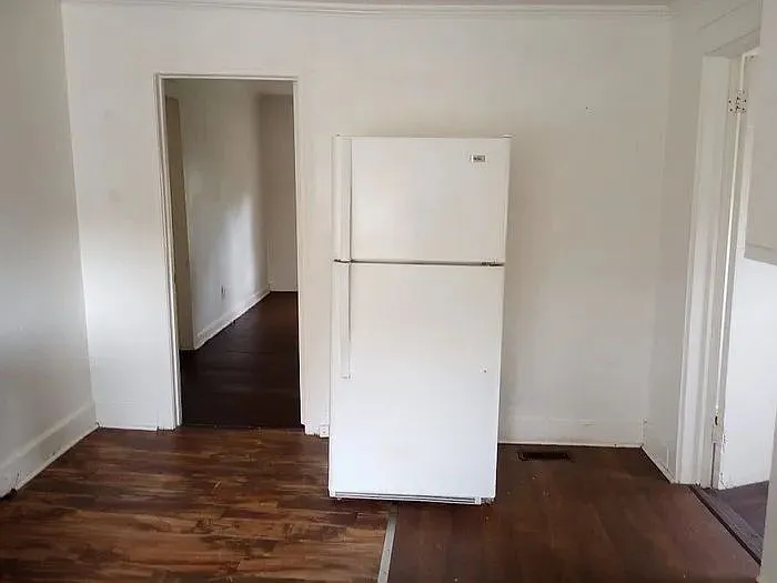 2 bed, 1.0 bath, $1,050 — Photo 4
