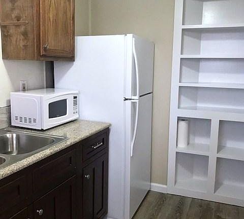 5th image of 810 E Market St APT B
