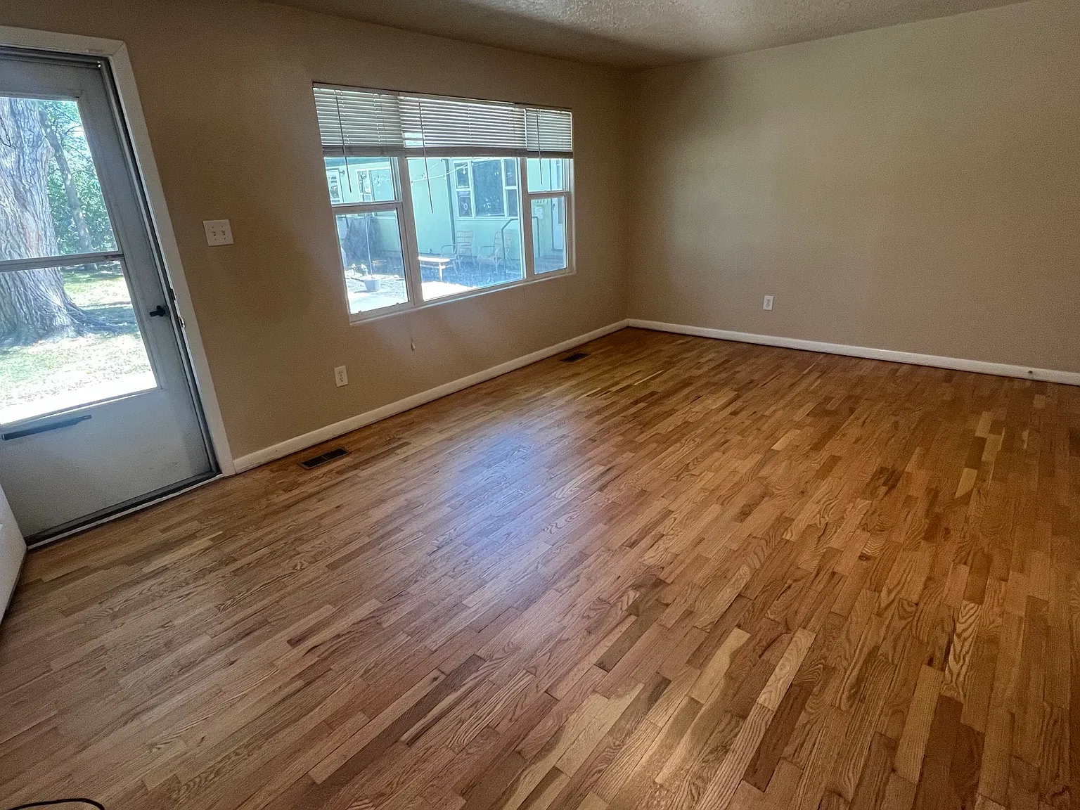 2 bed, 736 sqft, $1,275 — Photo 2