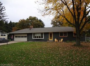 16458 Lannin Ln, Spring Lake, MI 49456