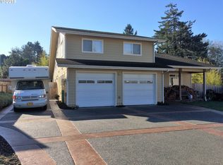 1006 Ruth Ln, Brookings, OR 97415