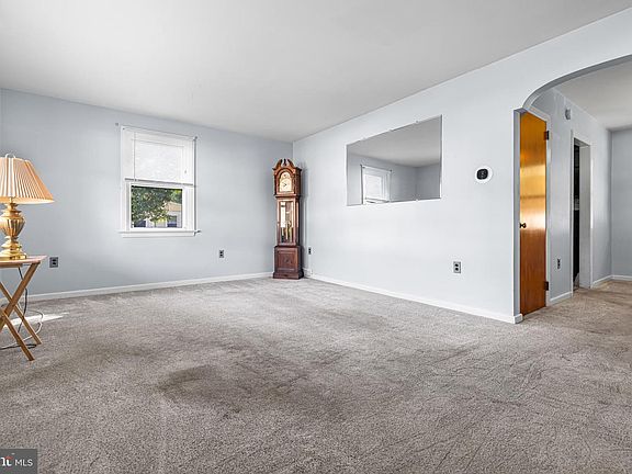 4th image of 681 Hamel Ave