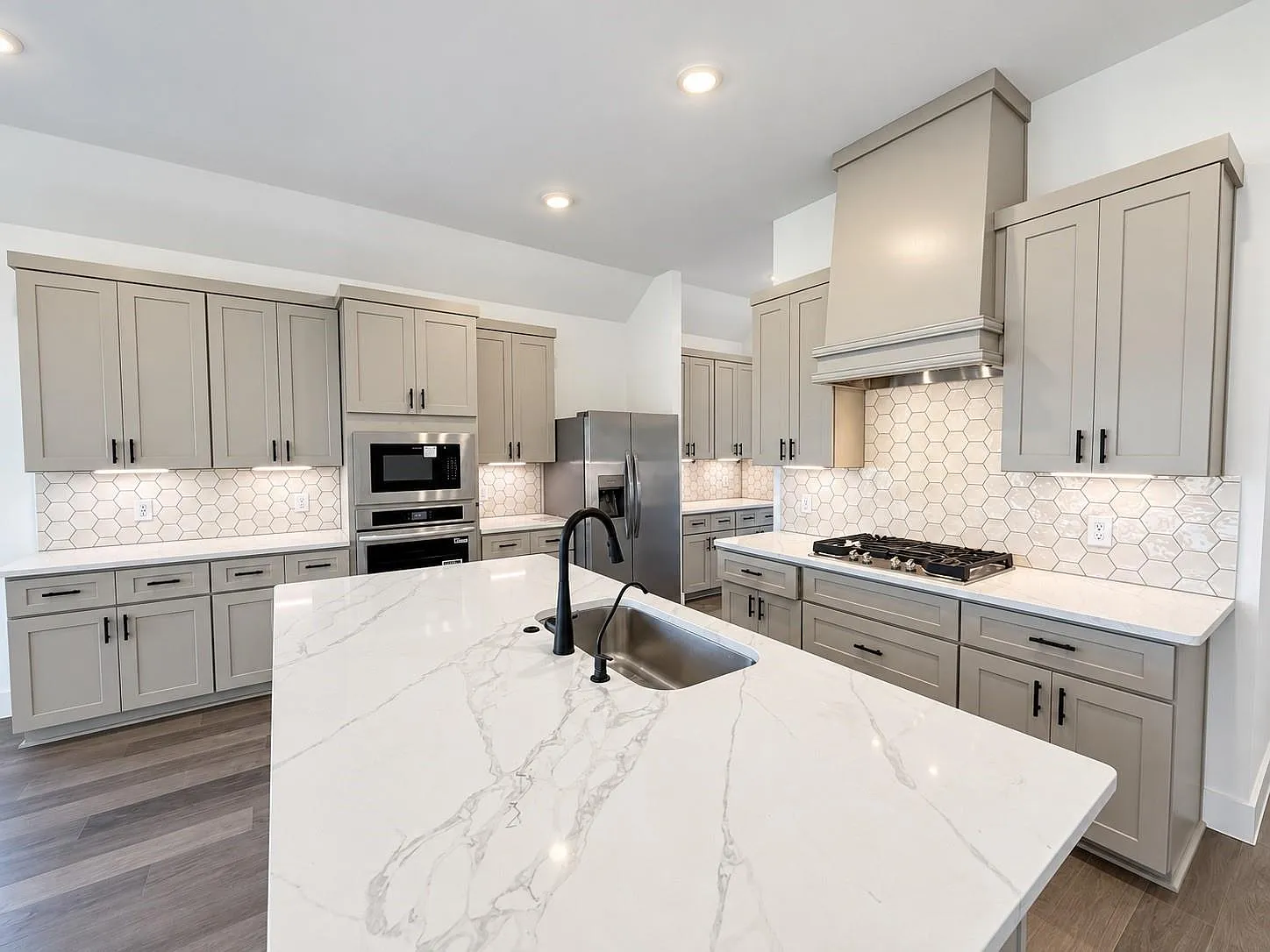 4 bed, 3.0 bath, 2445 sqft, $3,000 — Photo 3