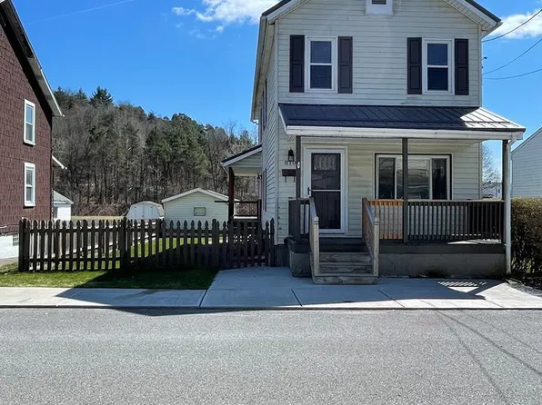 810 17th St, Windber, PA 15963