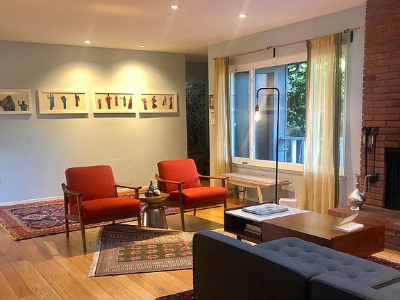 Large great/living room, furniture not included