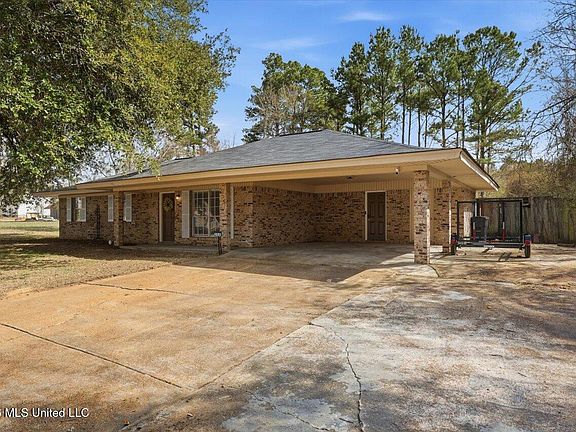 2nd image of 258 Twin Lakes Dr