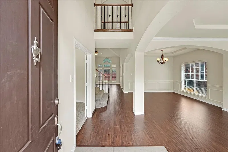 10438 Coach House Ln