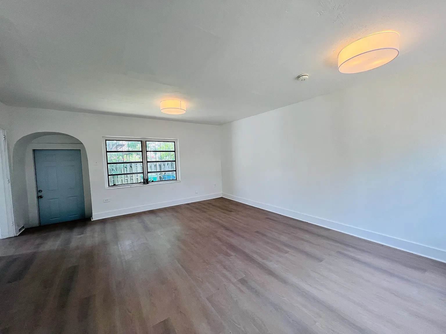 1 bed, 900 sqft, $1,700 — Photo 2