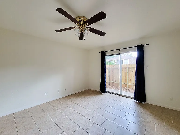 Kimberly House Apartments — Photo 24