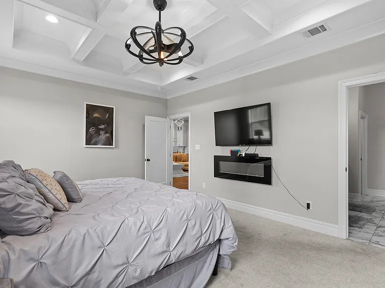 301 Rosedown Ln — Photo 14