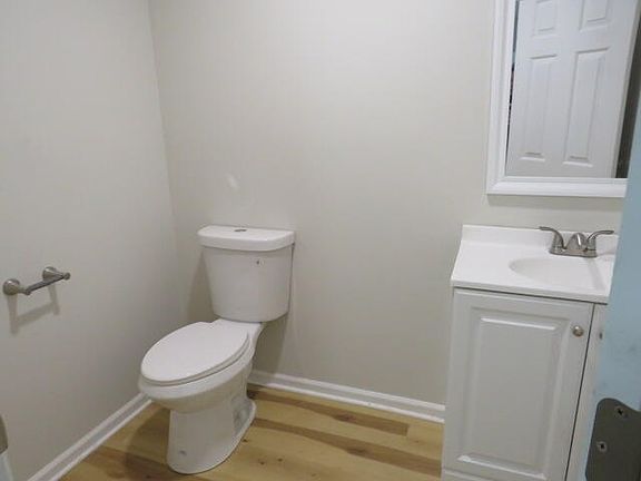 4th image of 4629 Silver Lake Drive