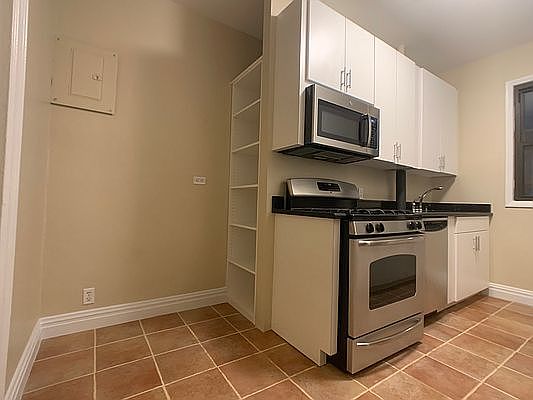 4th image of 336 E 71st St #1C