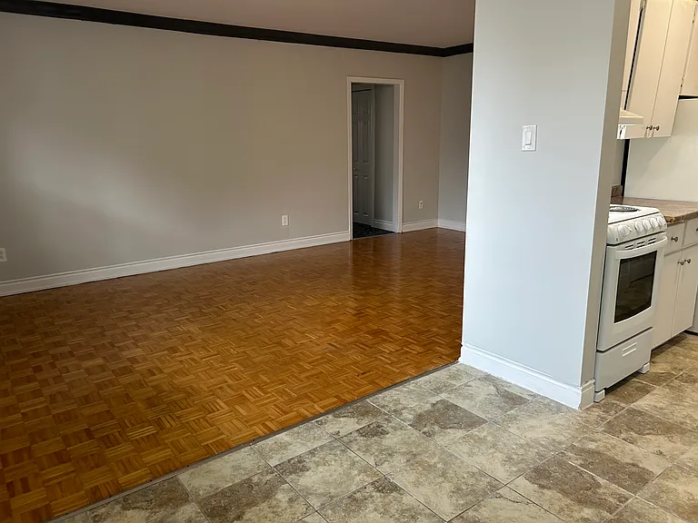 390 Guelph Line — Photo 10