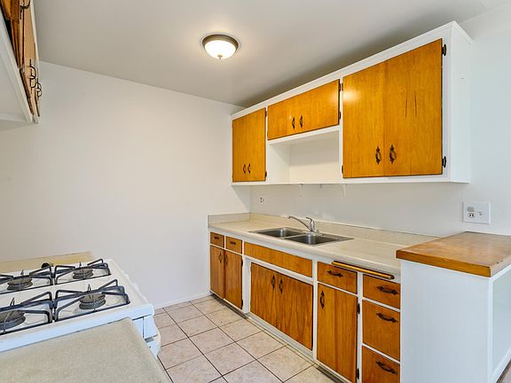 4th image of 1242 W 11th St APT A
