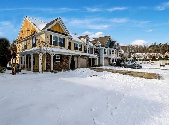 2nd image of 2901 Bartlett Cir