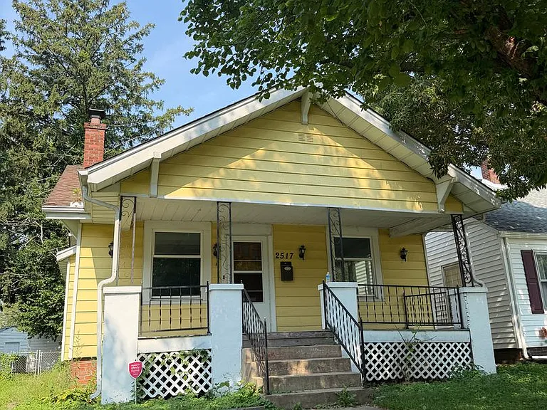 2517 Yale Blvd — Photo 1