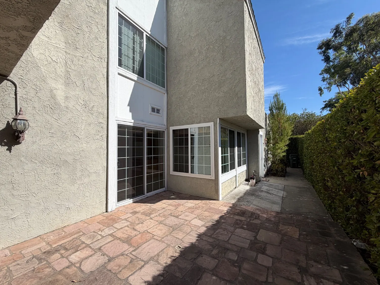 3 bed, 2.5 bath, 1926 sqft, $4,600 — Photo 2