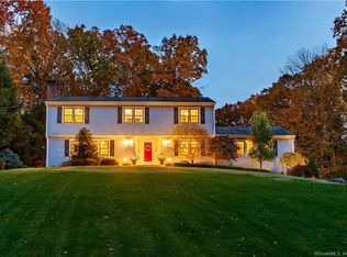 17 Boulder Brook Dr, Stamford, CT 06903