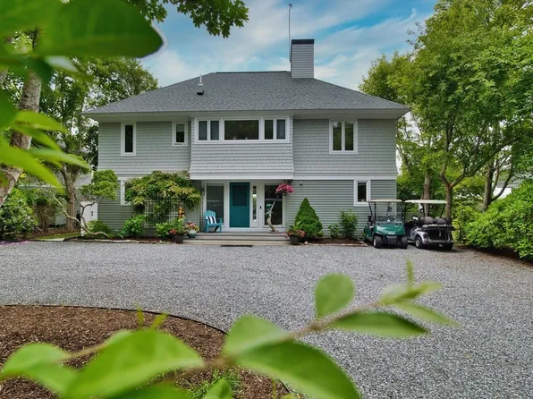 16 N Shore Dr, Dartmouth, MA 02748
