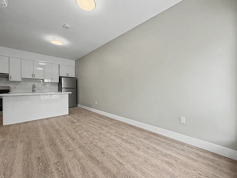 199 Pine St #6 — Photo 4
