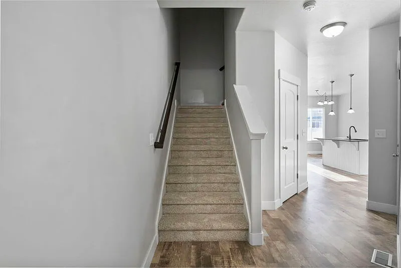 4 bed, 3.5 bath, 2250 sqft, $750 — Photo 3