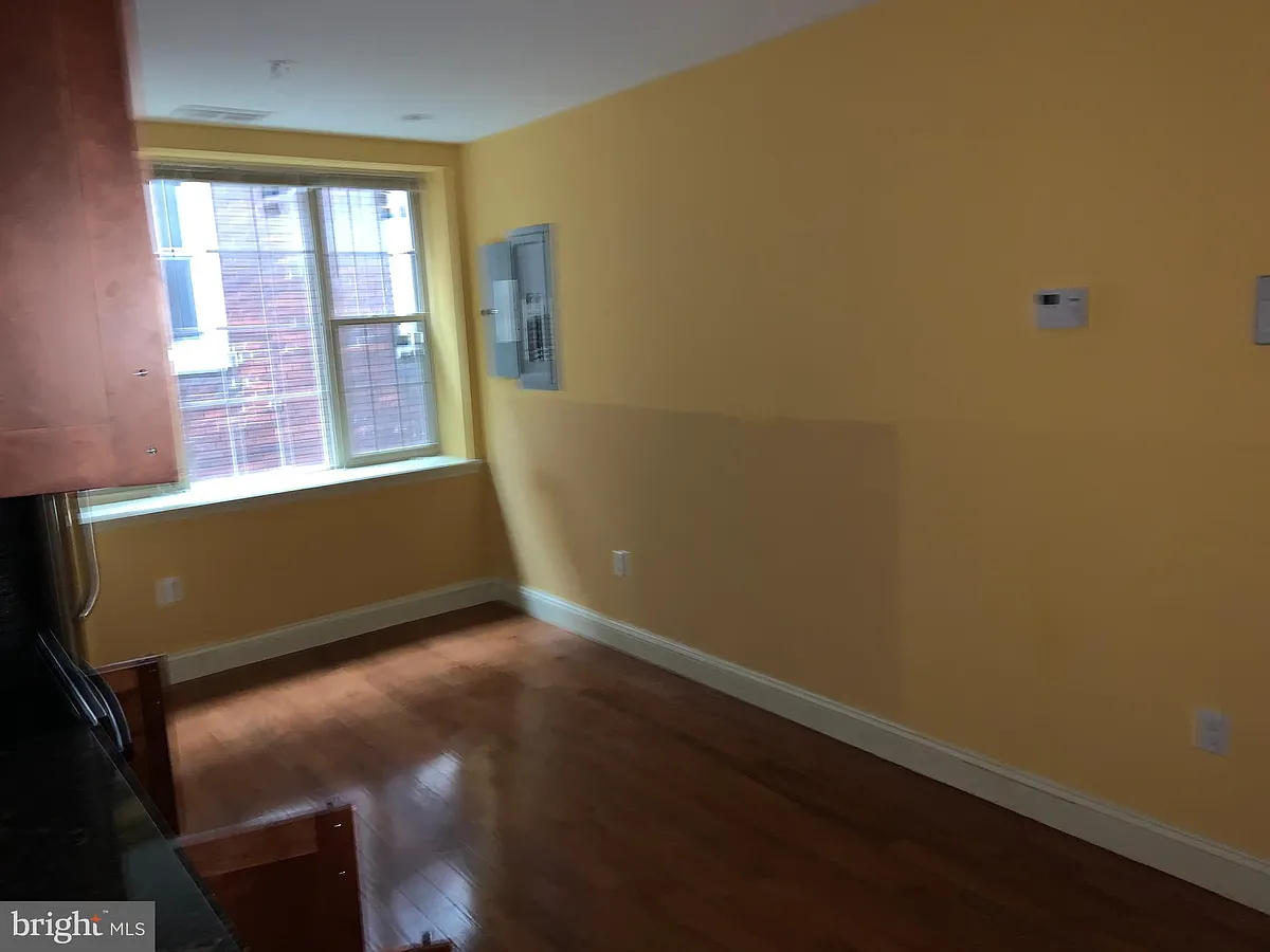 Building Photo - 4706 Chestnut St #1A