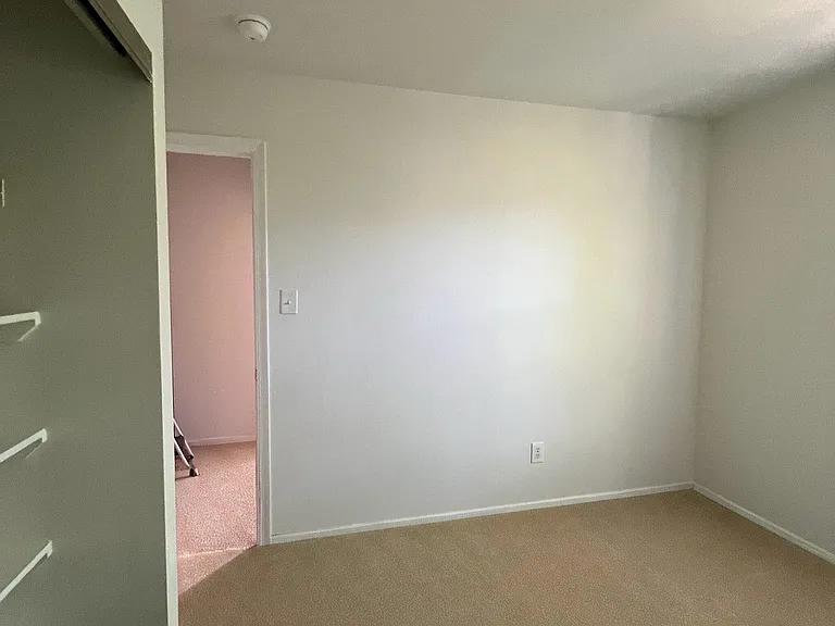 21 Essex Sq — Photo 7
