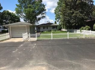 11272 Algonquin Dr, Pinckney, MI