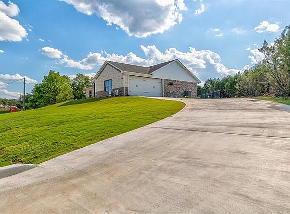 2nd image of 2200 Steepleridge Cir