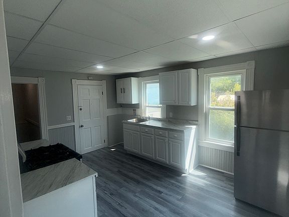 2nd image of 190 Hill St #2F