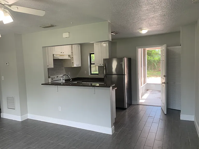 709 Sunset Dr — Photo 14