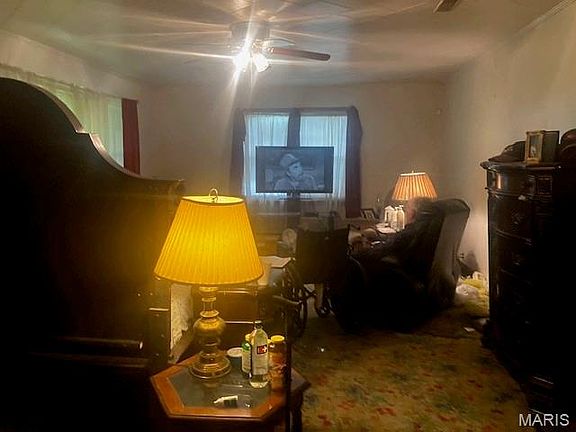 2nd image of 319 N Main St