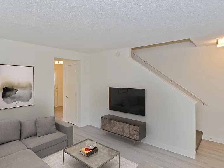 65 Lynnridge Vlg SE — Photo 5
