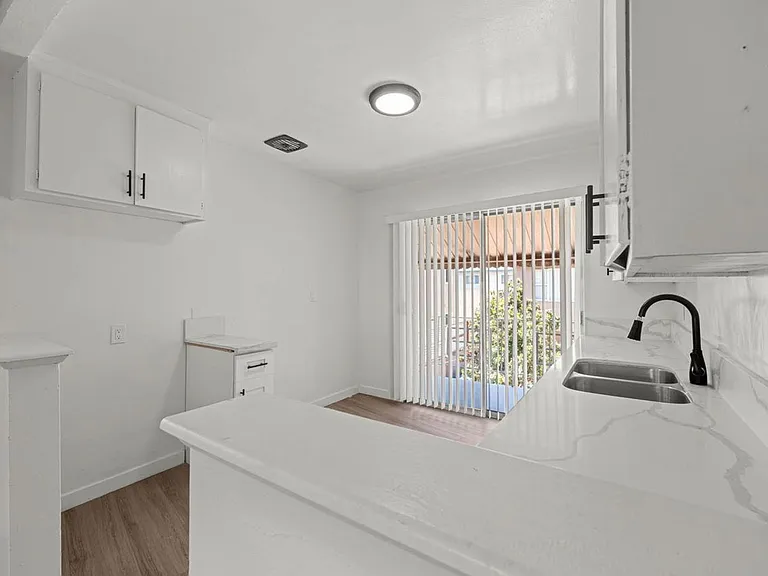 3907 Roxanne Ave #6A — Photo 3