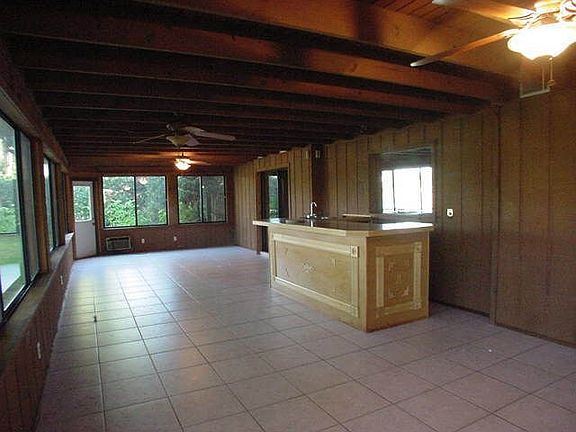 PORCH & WET BAR