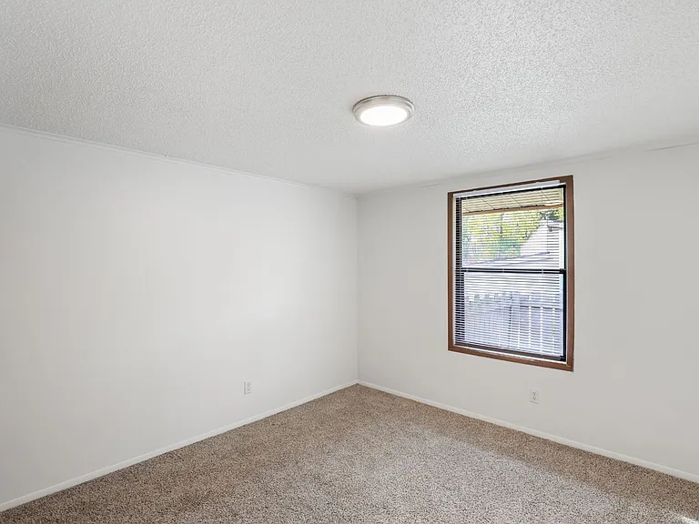 1373 Montgomery Ct — Photo 26