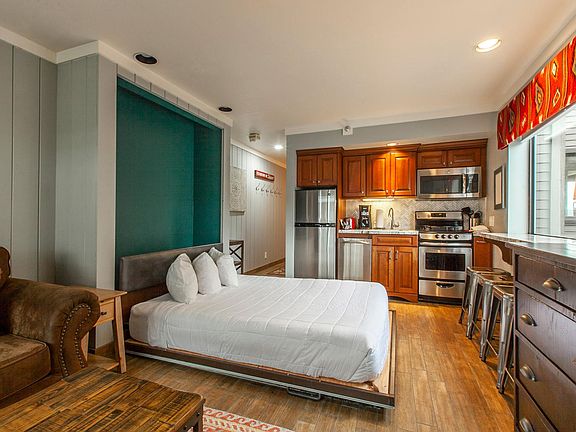 Murphy Bed / Kitchen