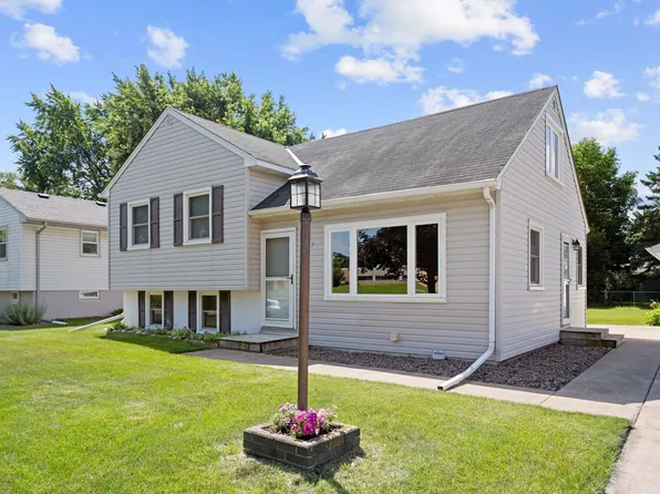 2083 Sunnyside Ter, New Brighton, MN 55112