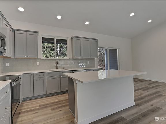 3rd image of 29707 13th Avenue Ct E
