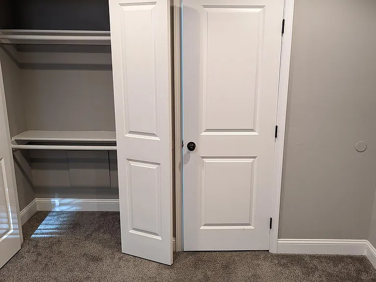 Basement Bedroom (2/2)