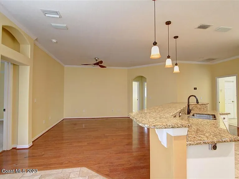 1648 Kestrel Ct — Photo 11