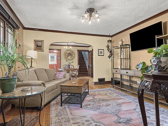 3rd image of 1932 Loomis STREET
