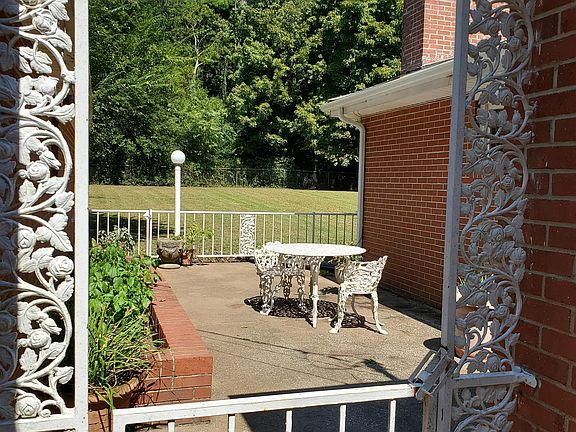 2nd image of 1501 Golf Club Ln