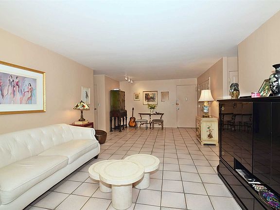 2nd image of 1 Bay Club Dr